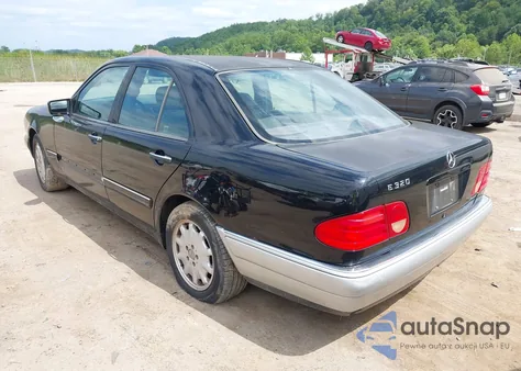 1998 Mercedes-Benz E 320 из США, поврежденный, VIN WDBJF65F9WA644567
